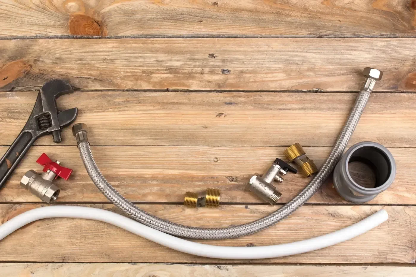 Groupe de sécurité, flexibles et raccords pour le remplacement d'un chauffe-eau